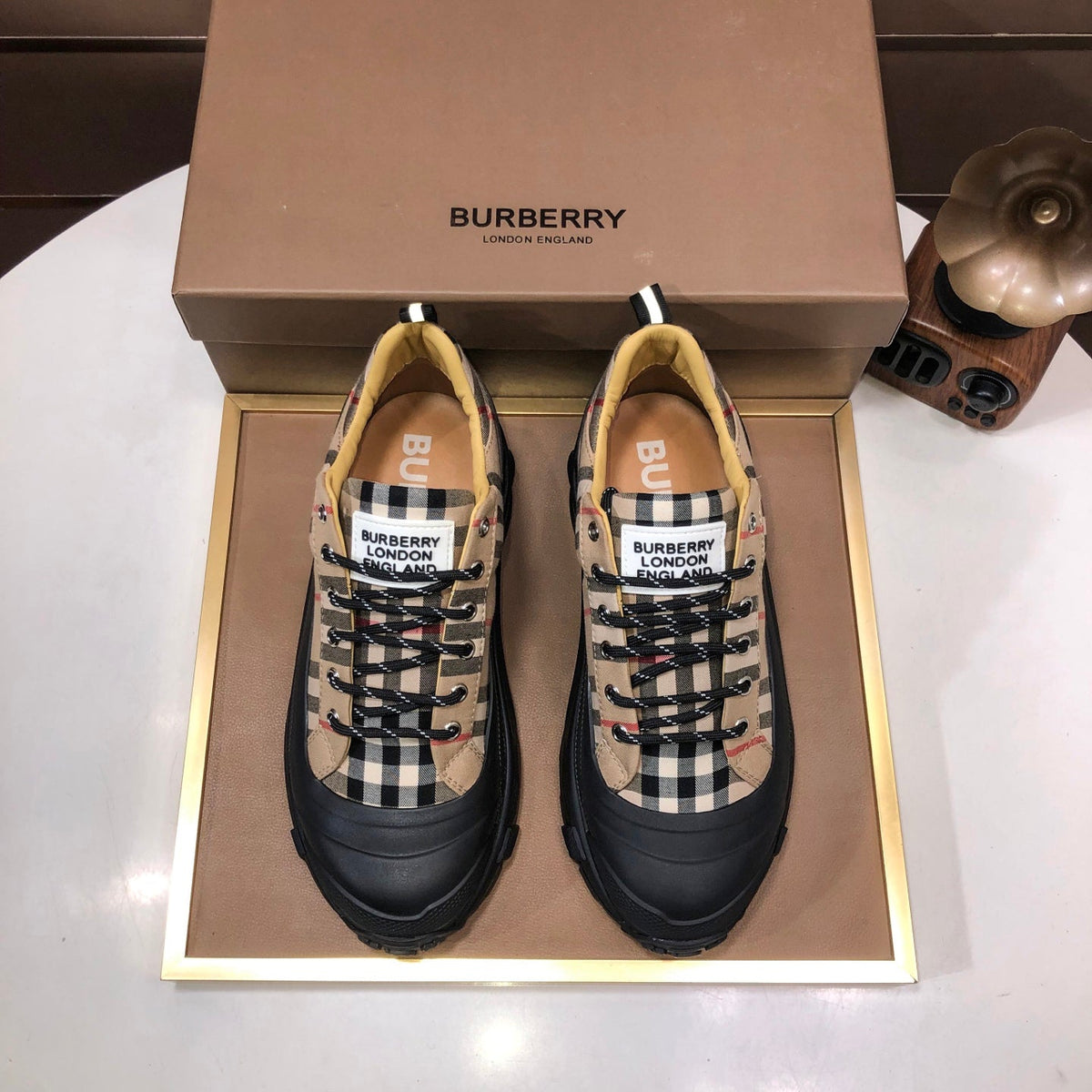 25 Luxury B Brand Casual Sneakers 0425102202