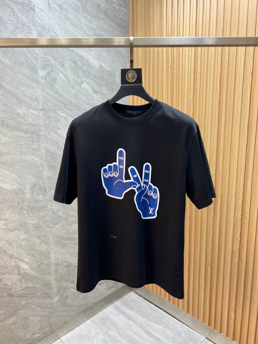 NEW Fashion Gesture Logo Short-Sleeve T-Shirt 3D0426063032
